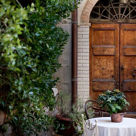 Il Palazzo Del Cardinale Montalcino